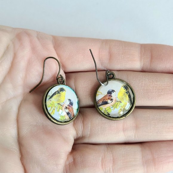 Brass round earrings with pictures of birds. - Picture 4 of 5